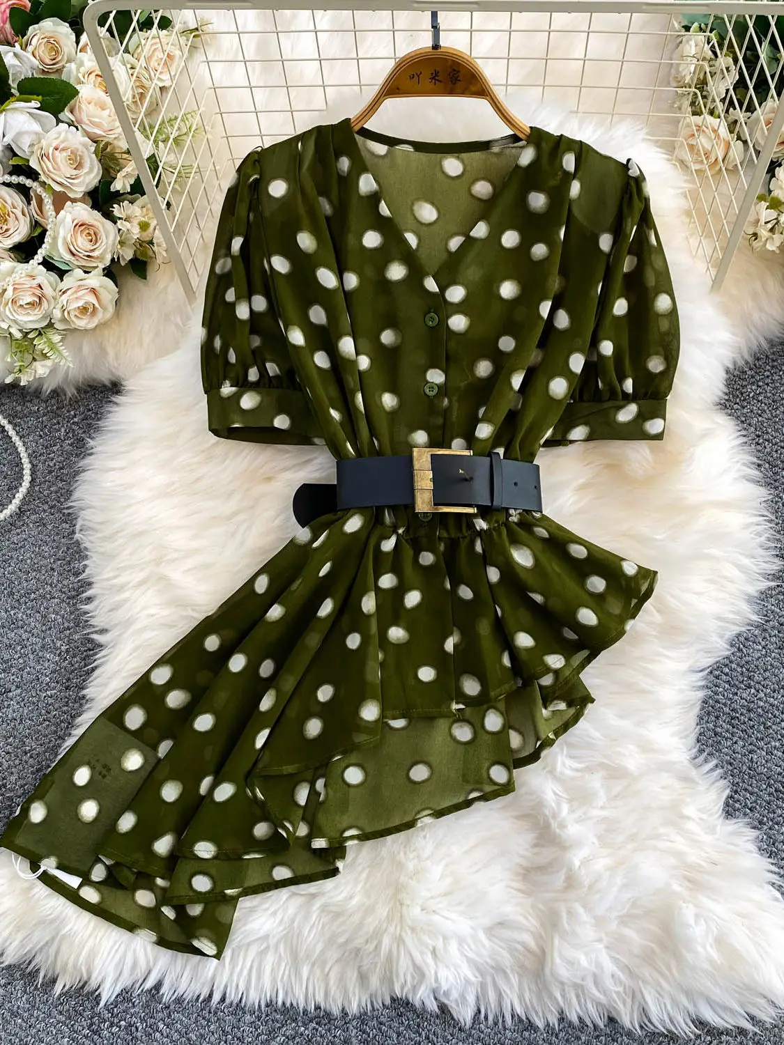Women's Green V-neck Polka Dot Blouses and Shirts Y2k Fashion Korean Elegant Short Sleeve Shirt French Blouse Top Women Summer
Women's Green V-neck Polka Dot Blouses and Shirts Y2k Fashion Korean Elegant Short Sleeve Shirt French Blouse Top Women Summer
