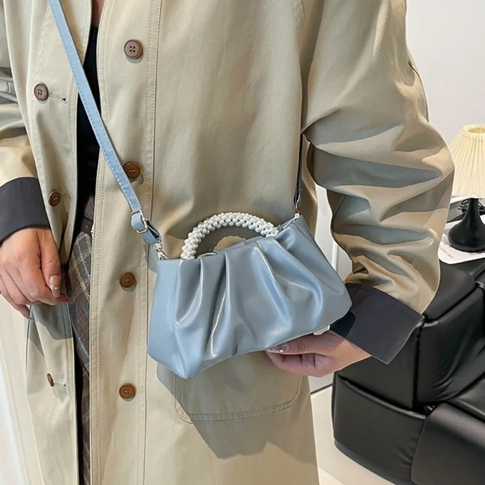 Fashion Solid Color Cloud Bag Square Imitation Pearl Pearl Handbag Portable Wrinkled PU Leather Crossbody Bag Party Wedding
Fashion Solid Color Cloud Bag Square Imitation Pearl Pearl Handbag Portable Wrinkled PU Leather Crossbody Bag Party Wedding