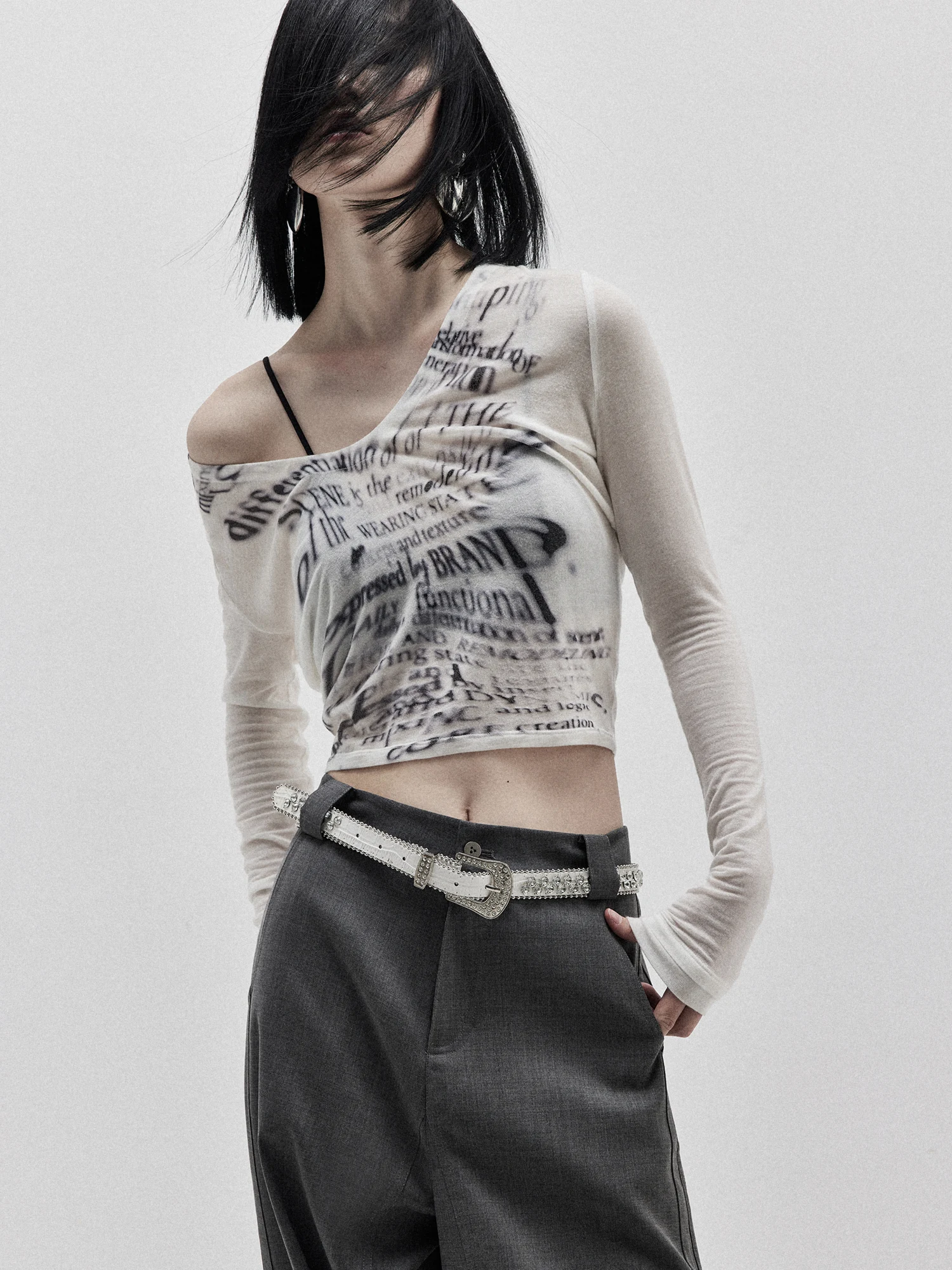 Новое весеннее поступление, женская длинная футболка с v-образным вырезом и принтом, повседневная внутренняя одежда, универсальный модный топ
Новое весеннее поступление, женская длинная футболка с v-образным вырезом и принтом, повседневная внутренняя одежда, универсальный модный топ