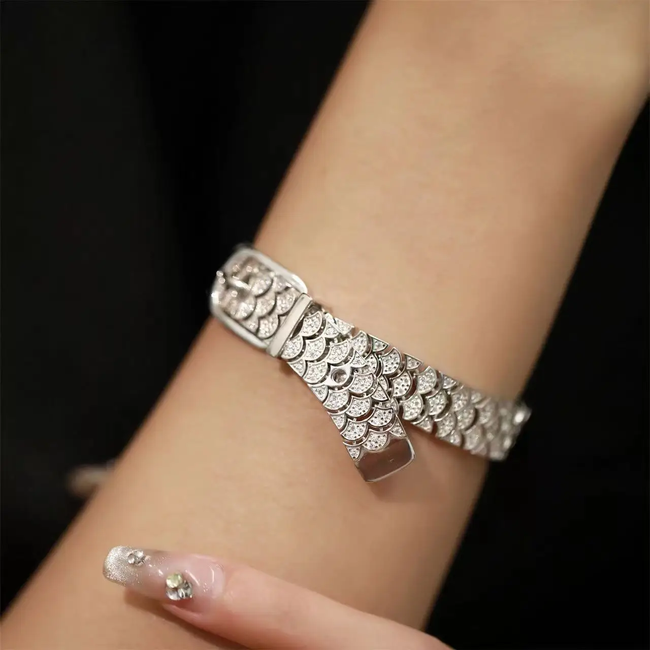 925 Sterling Silver Big Fish Begonia Strap Bracelet Light Luxury Advanced Ornament Couple Gift
925 Sterling Silver Big Fish Begonia Strap Bracelet Light Luxury Advanced Ornament Couple Gift