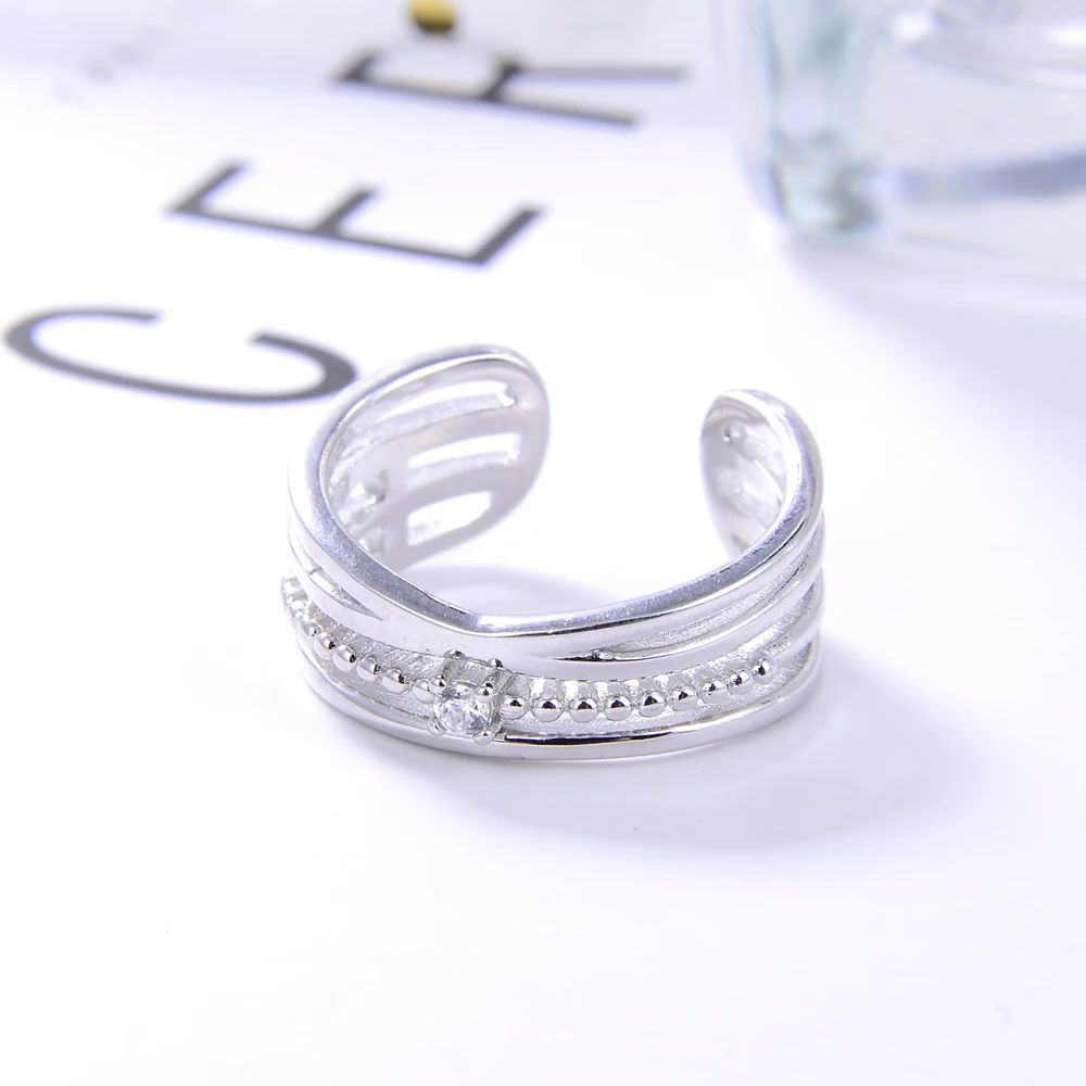925 Sterling Silver Love Ring for Women Elegant Simple Kpop Fashion Couple Wedding Gift Finger Accessories
925 Sterling Silver Love Ring for Women Elegant Simple Kpop Fashion Couple Wedding Gift Finger Accessories