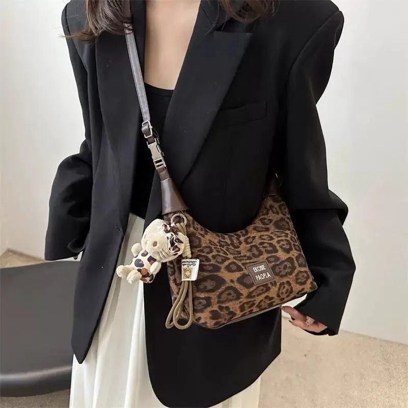 New Hello Kitty Bag Fashion Leopard Print Versatile Inclined Shoulder Bag Delicate Cartoon Canvas Handbag High-capacity
New Hello Kitty Bag Fashion Leopard Print Versatile Inclined Shoulder Bag Delicate Cartoon Canvas Handbag High-capacity