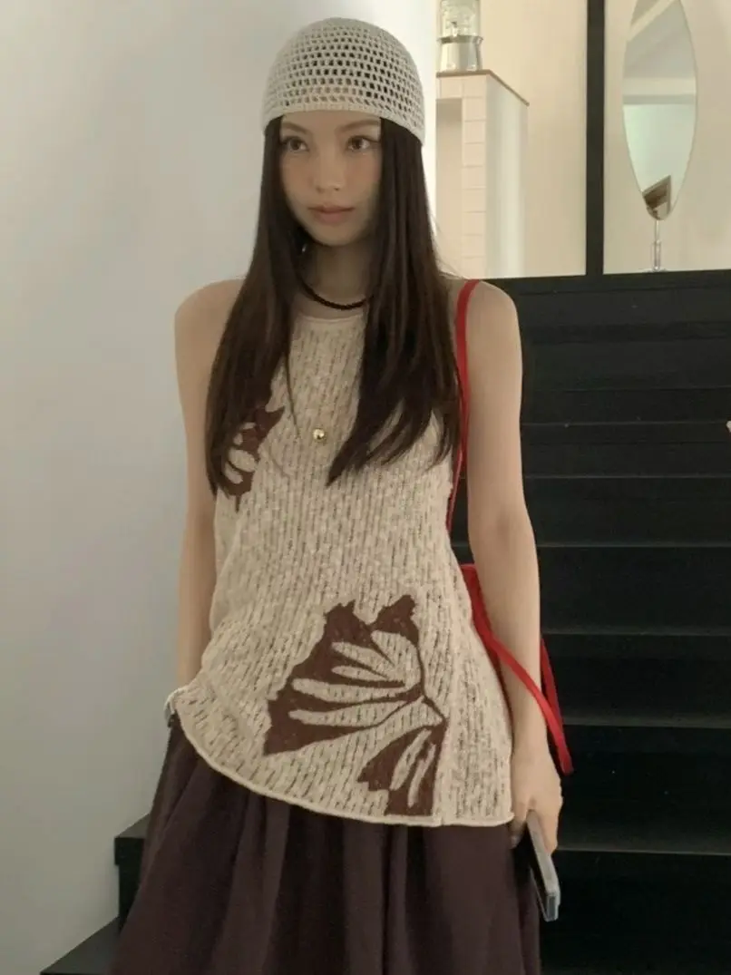 Gagaok Summer Camisole Knitted Top Spicy Girl Beach Style Embroidery Hollow Out Slim Fit Temperament Tops Casual Tanks Clothes
Gagaok Summer Camisole Knitted Top Spicy Girl Beach Style Embroidery Hollow Out Slim Fit Temperament Tops Casual Tanks Clothes