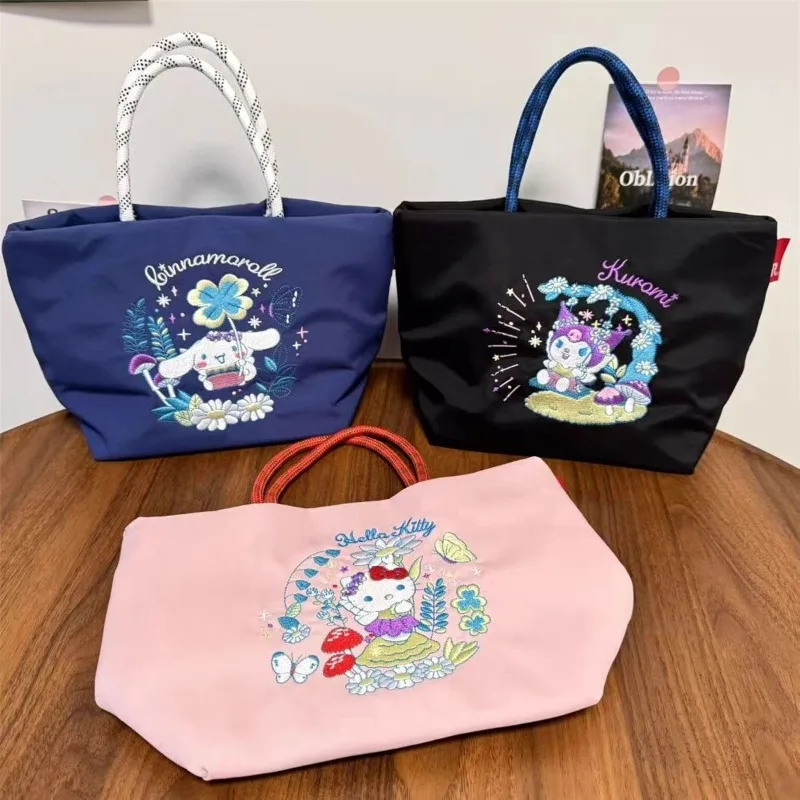 Hello Kitty Kuromi My Melody Cinnamoroll Kawaii Handbag Commuting Embroidery Fashion Trend Lunch Bag Exquisite Embroidery Cute
Hello Kitty Kuromi My Melody Cinnamoroll Kawaii Handbag Commuting Embroidery Fashion Trend Lunch Bag Exquisite Embroidery Cute