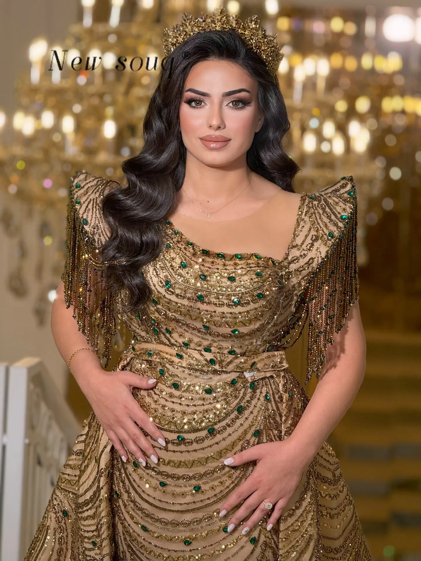 Арабские коричневые блестящие кристаллы с бисером и кисточками Вечерние платья с верхней юбкой 2026 Ближний Восток Вечерние платья по индивидуальному заказу
Арабские коричневые блестящие кристаллы с бисером и кисточками Вечерние платья с верхней юбкой 2026 Ближний Восток Вечерние платья по индивидуальному заказу