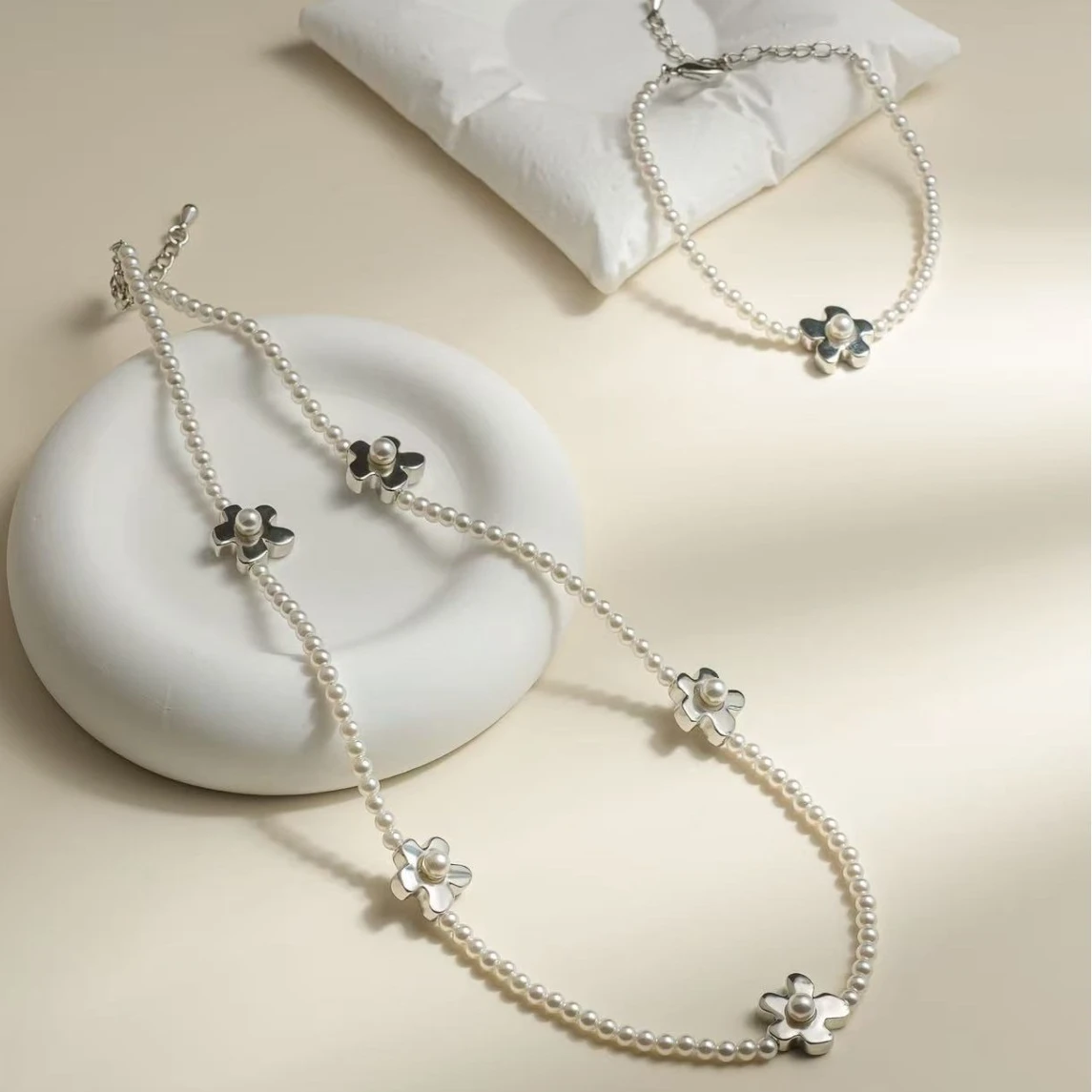 Luxury Boutique Necklace Women Korean Japanese Style Pearl Sweater Chain Fashion Jewelry
Luxury Boutique Necklace Women Korean Japanese Style Pearl Sweater Chain Fashion Jewelry