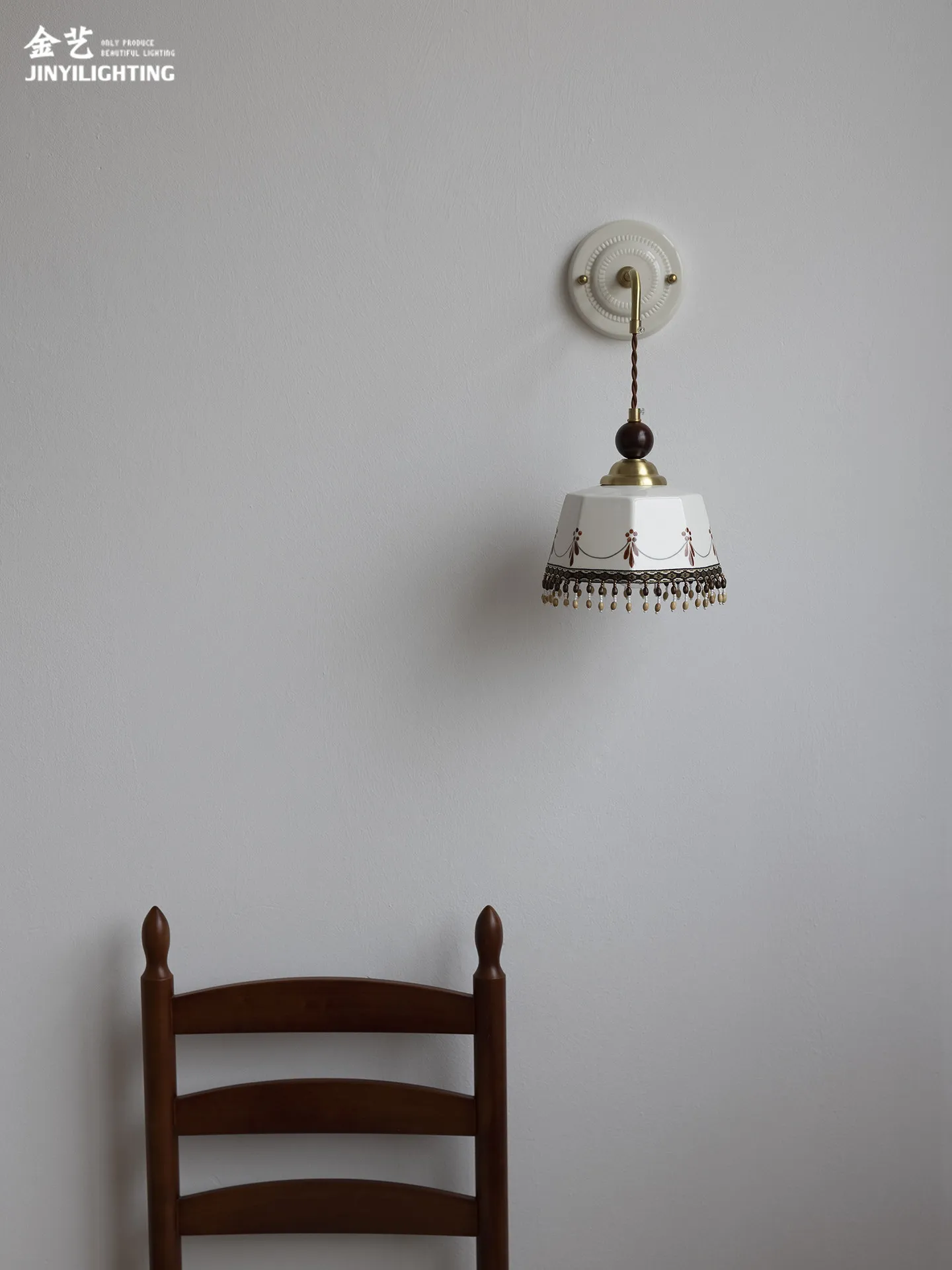 Керамический прикроватный настенный светильник в среднем древнем стиле с ручной росписью, французский ретро светильник для спальни, гостиной, фойе, балкона
Керамический прикроватный настенный светильник в среднем древнем стиле с ручной росписью, французский ретро светильник для спальни, гостиной, фойе, балкона