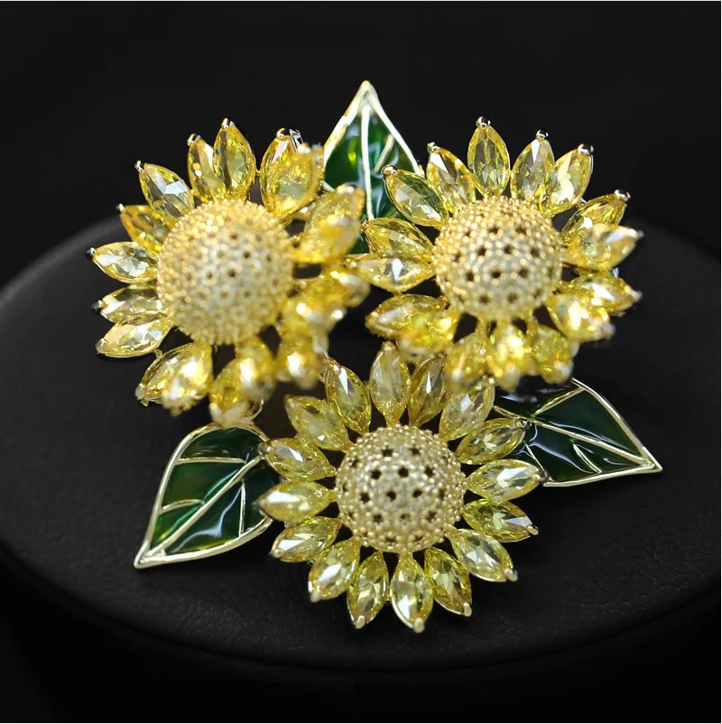 New Micro-inlaid Zircon Sunflower Brooch Light Luxury Design Fashion High-end Temperament Clothing Accessories Pin for Women
New Micro-inlaid Zircon Sunflower Brooch Light Luxury Design Fashion High-end Temperament Clothing Accessories Pin for Women