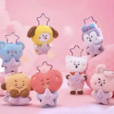 2025 nueva serie de viaje BTS llavero de muñeco de peluche colgante de bolso lindo colgante de muñeca femenina regalo bolso escolar pequeño colgante regalo de cumpleaños