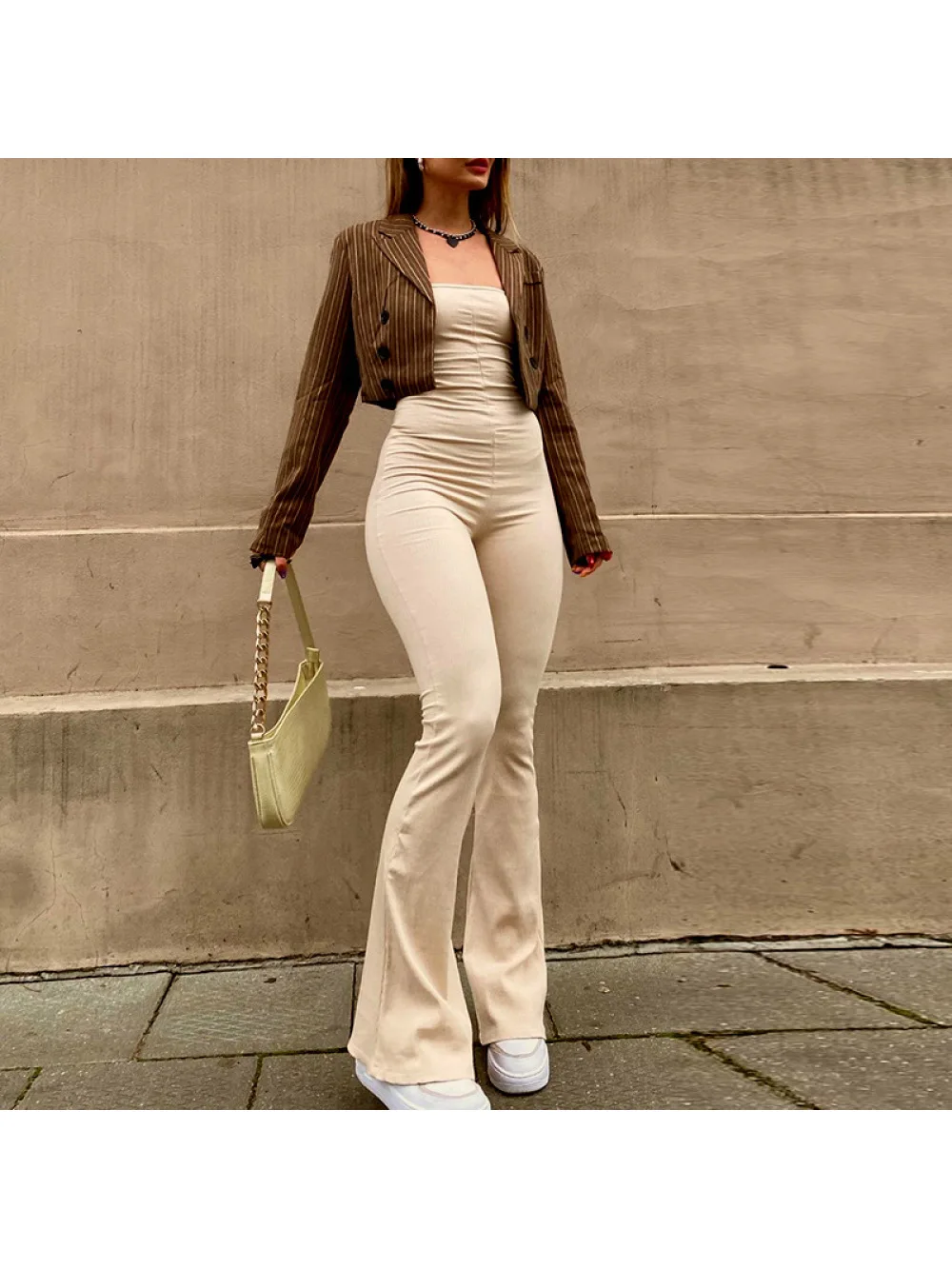 Fashion backless jumpsuit autumn new women's clothing back strap slimming design solid color simple casual pants
Fashion backless jumpsuit autumn new women's clothing back strap slimming design solid color simple casual pants