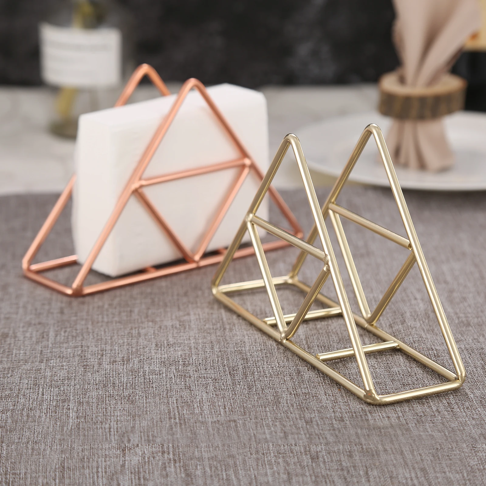 1Pc Hollow Triangle Shape Stainless Steel Napkin Holder Gold/Rose Gold Napkin Stand Holder For BBQ Picnic Durable Elegant Decor
1Pc Hollow Triangle Shape Stainless Steel Napkin Holder Gold/Rose Gold Napkin Stand Holder For BBQ Picnic Durable Elegant Decor