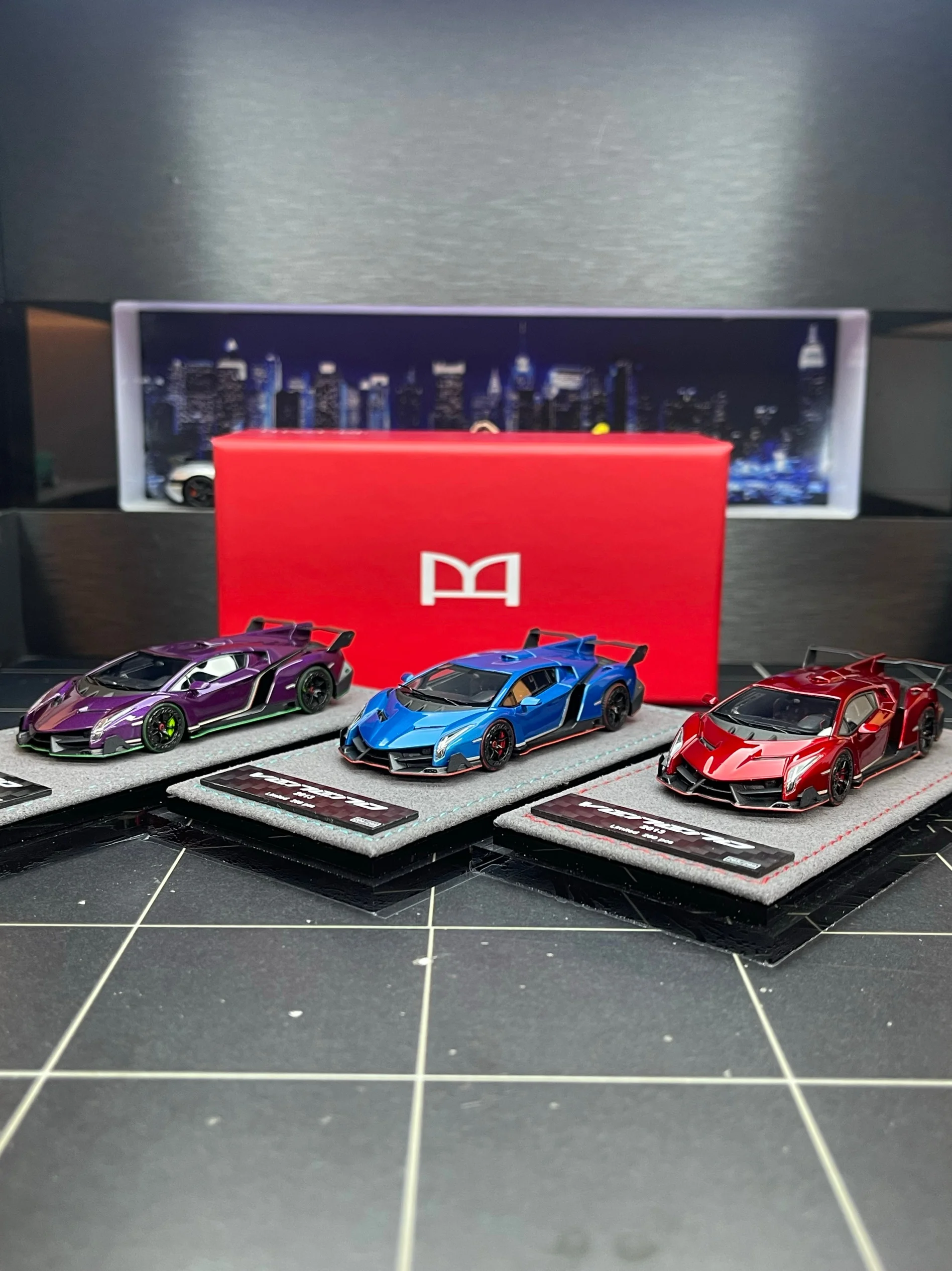 Модель автомобиля с жестким верхом DMH и RW1:64 из смолы, ограниченная серия
Модель автомобиля с жестким верхом DMH и RW1:64 из смолы, ограниченная серия