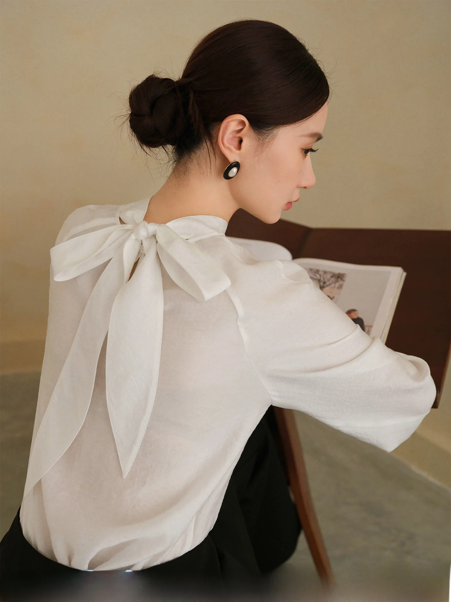XXNING Women's Loose Shirt Spring New Style Luxury Feelings Drifting Necktie Shoulder Insert Sleeve Pure Color Breathable Lon...
XXNING Women's Loose Shirt Spring New Style Luxury Feelings Drifting Necktie Shoulder Insert Sleeve Pure Color Breathable Lon...