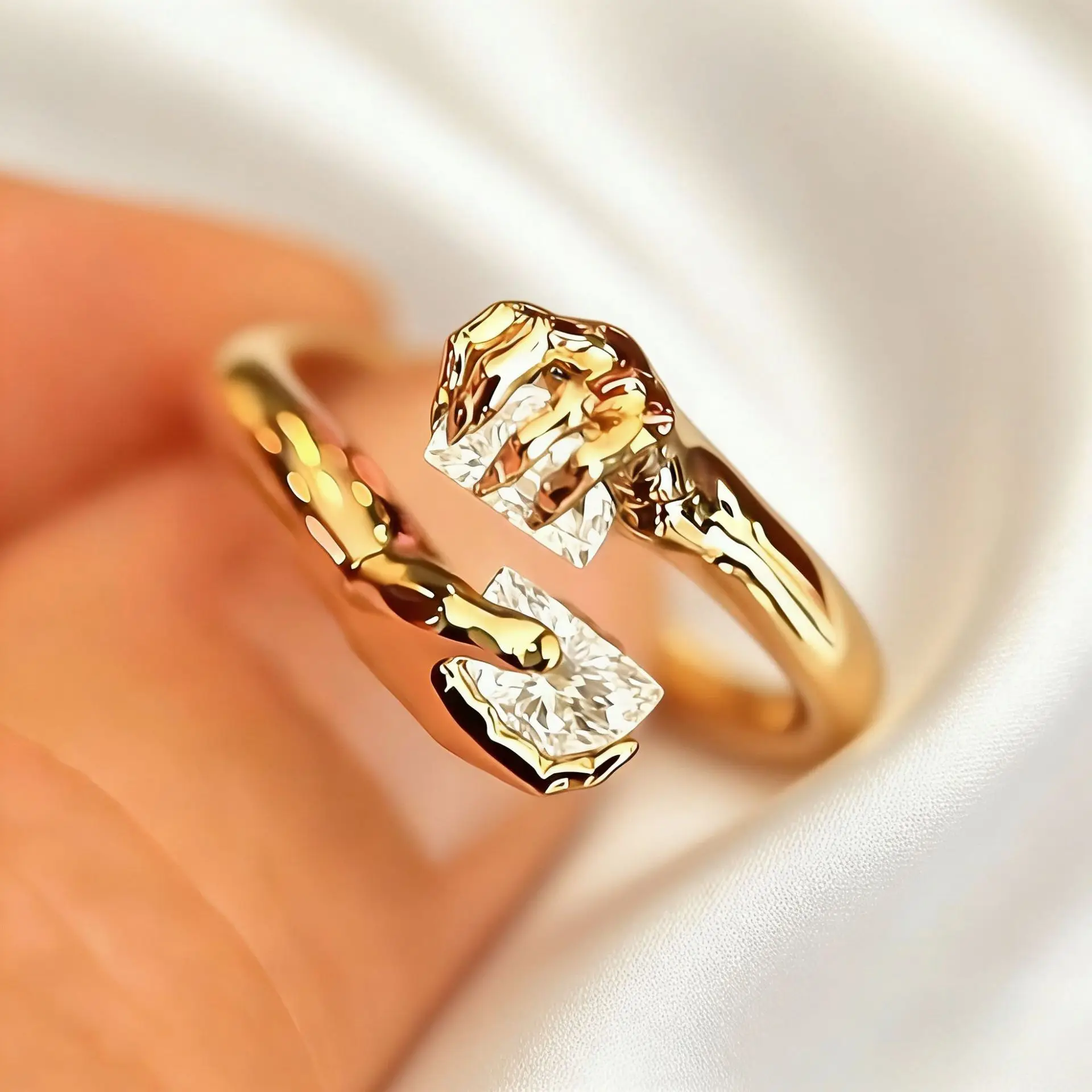 Non Tarnish Couple Rings, Hugging Hands Zircon Promise Rings, Anti-Fading Gold Plated Jewelry for Lovers
Non Tarnish Couple Rings, Hugging Hands Zircon Promise Rings, Anti-Fading Gold Plated Jewelry for Lovers