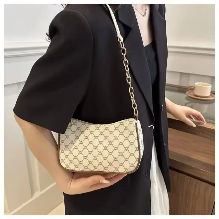 Women's Retro Monogram Print Shoulder Bag, Classic Chain Strap Underarm Purse, Lightweight Crossbody Hobo Bag For Daily Use
Women's Retro Monogram Print Shoulder Bag, Classic Chain Strap Underarm Purse, Lightweight Crossbody Hobo Bag For Daily Use