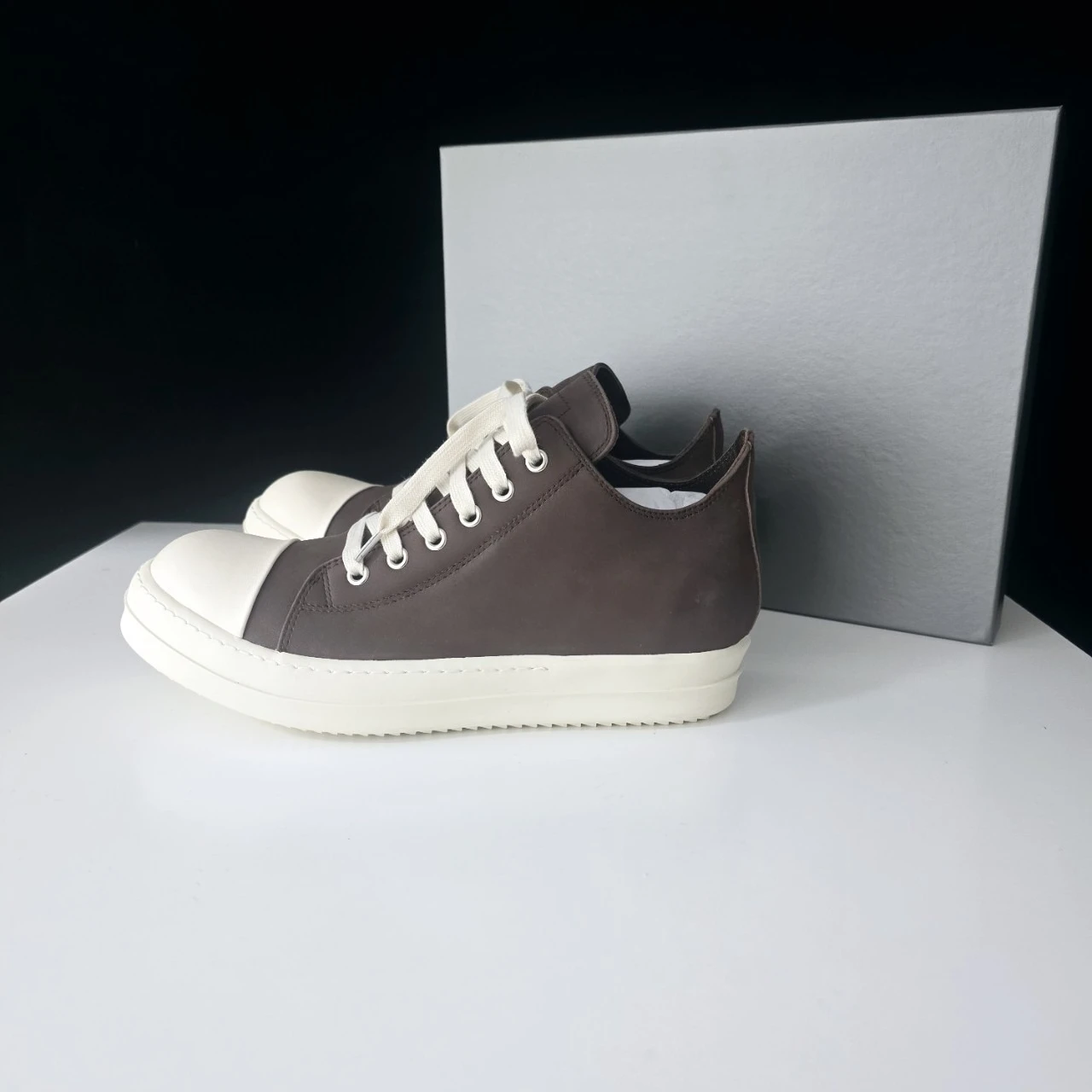 Мужская обувь, парусиновые низкие женские кроссовки, классические качественные черные дизайнерские кроссовки на шнуровке, роскошные повседневные туфли на плоской подошве на толстой подошве
Мужская обувь, парусиновые низкие женские кроссовки, классические качественные черные дизайнерские кроссовки на шнуровке, роскошные повседневные туфли на плоской подошве на толстой подошве