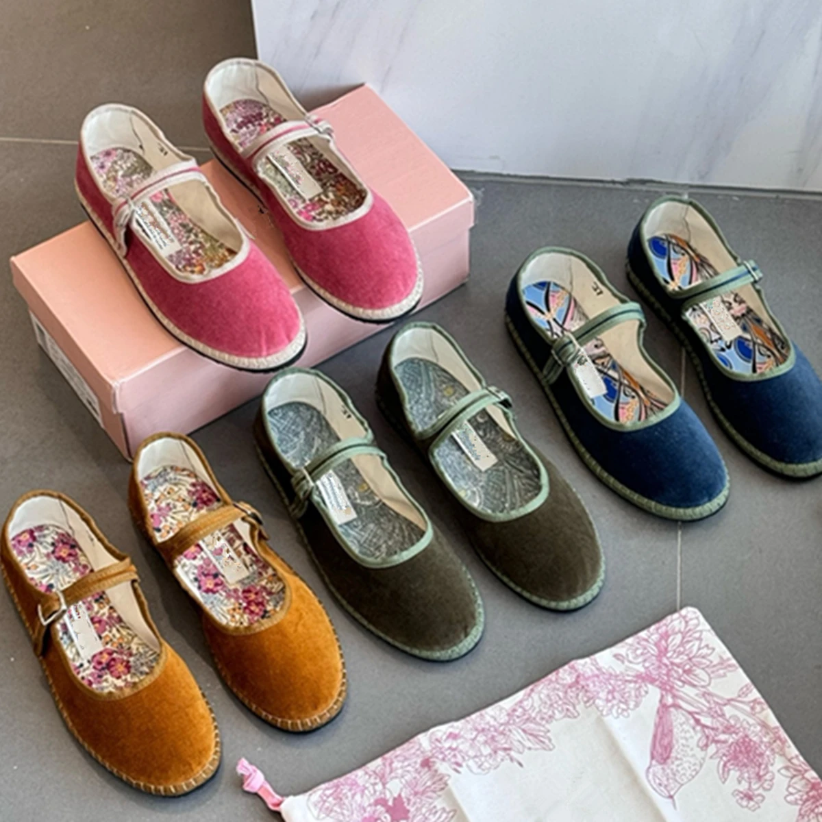 Dave&Di French Retro Floral Print Velvet Ballet Mary Jane Shoes Handmade Cloth Shoes Women 2025 SS Flat Shoes
Dave&Di French Retro Floral Print Velvet Ballet Mary Jane Shoes Handmade Cloth Shoes Women 2025 SS Flat Shoes
