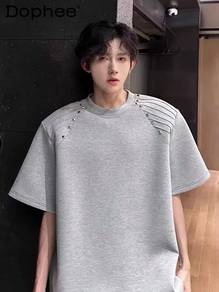 Fashion Retro Shoulder Pads Niche High-end Tees Rivet Design Short-sleeve T-shirts 2025 Summer New Loose Versatile Handsome Tops
Fashion Retro Shoulder Pads Niche High-end Tees Rivet Design Short-sleeve T-shirts 2025 Summer New Loose Versatile Handsome Tops