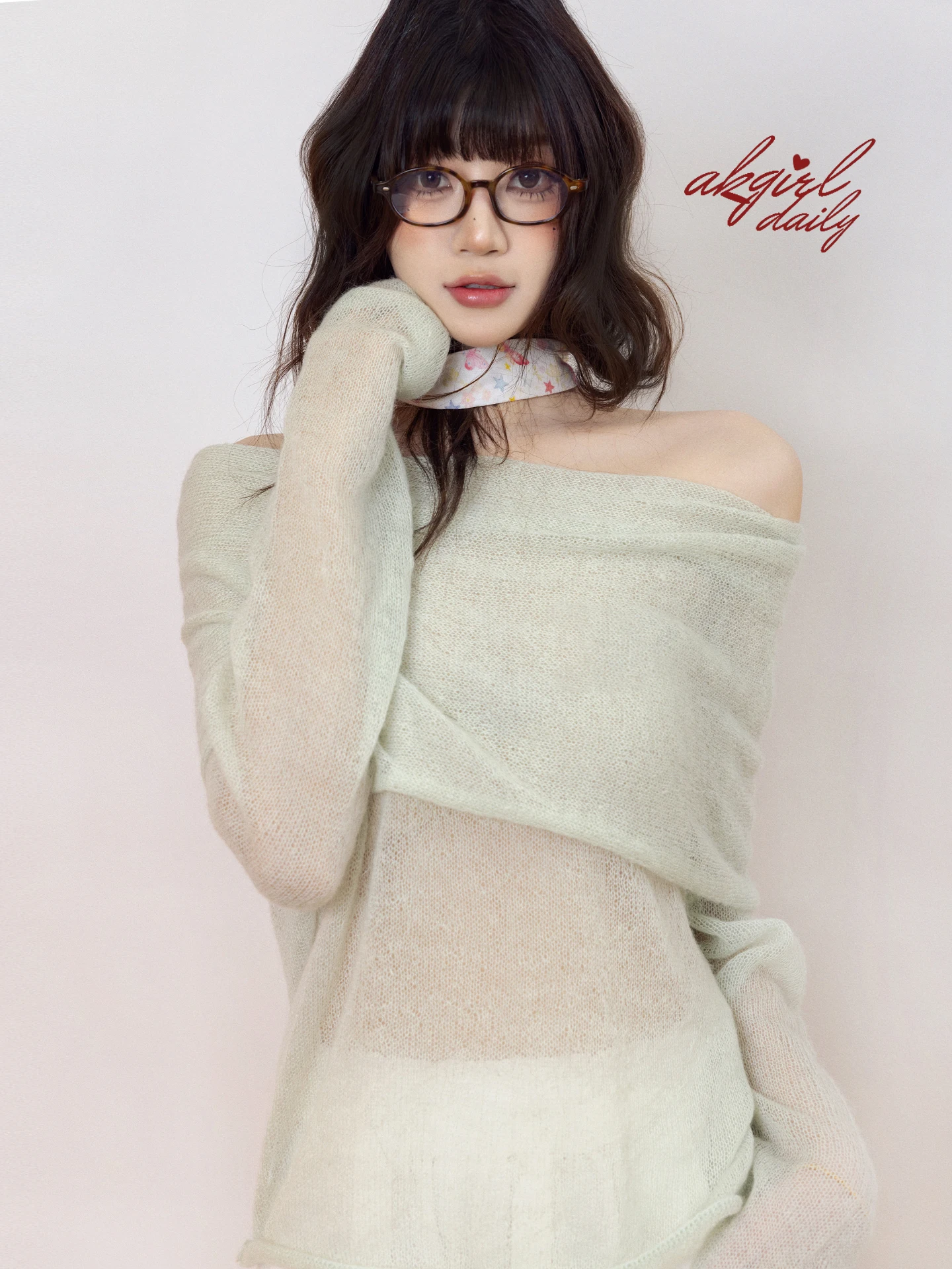 Шикарный женский свитер на одно плечо для ранней весны, нежный топ с открытым плечом, мягкий, свободного кроя, шерстяной, с коротким рукавом, стандартной длины
Шикарный женский свитер на одно плечо для ранней весны, нежный топ с открытым плечом, мягкий, свободного кроя, шерстяной, с коротким рукавом, стандартной длины