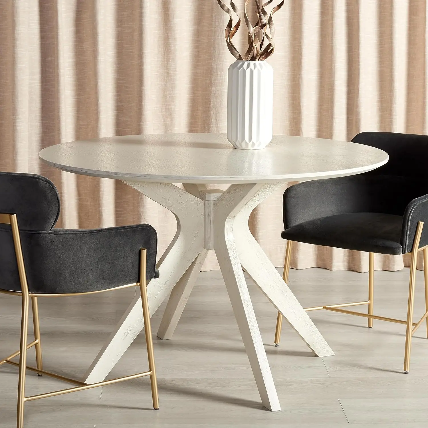 Couture Collection Carolee Farmhouse White Washed 46-inch Round Dining Table
Couture Collection Carolee Farmhouse White Washed 46-inch Round Dining Table