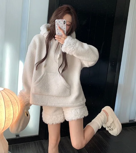 New winter sweet girl suit plush warm hooded sweatshirt jacket high waist slimming shorts two-piece set
New winter sweet girl suit plush warm hooded sweatshirt jacket high waist slimming shorts two-piece set