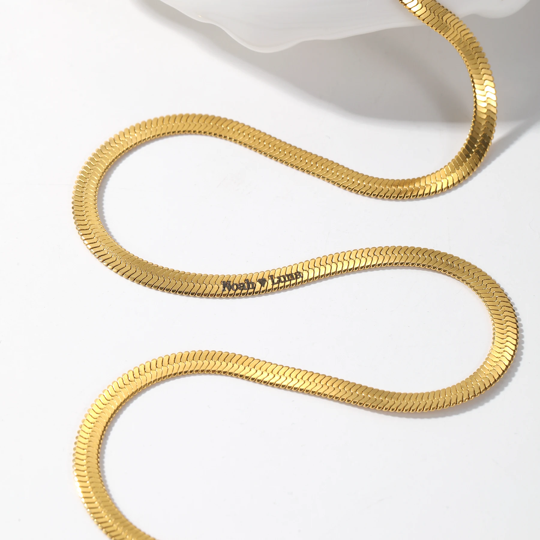 Luxury Accessories 18K Gold Plated Snake Chain Engraved Name Personalized Name Chain Stainless Steel Jewelry Gift For Women
Luxury Accessories 18K Gold Plated Snake Chain Engraved Name Personalized Name Chain Stainless Steel Jewelry Gift For Women