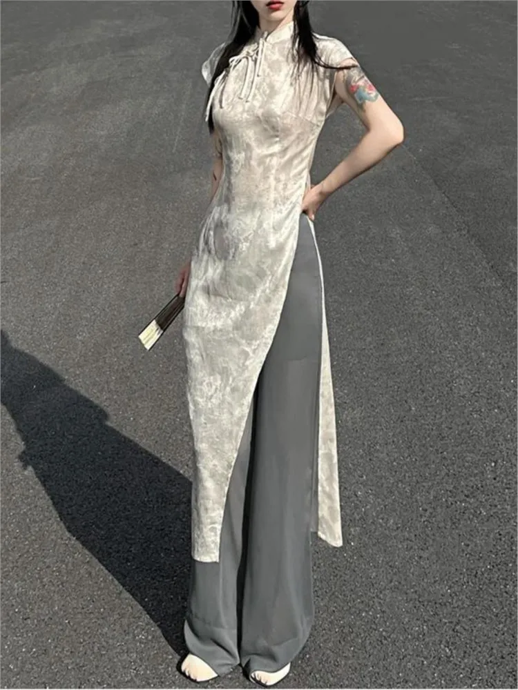 A new Chinese-style irregularly dyed cheongsam top wide-leg trousers with drape and set of elegant waist chain Hanfu
A new Chinese-style irregularly dyed cheongsam top wide-leg trousers with drape and set of elegant waist chain Hanfu