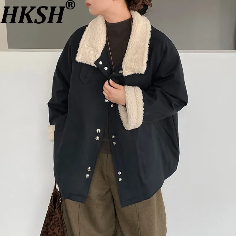 HKSH 2025 Winter New Women's Cotton-padded Coat Single Breasted Lamb Wool Patchwork Contrast Color Versatile Warm Jacket HK15528
HKSH 2025 Winter New Women's Cotton-padded Coat Single Breasted Lamb Wool Patchwork Contrast Color Versatile Warm Jacket HK15528