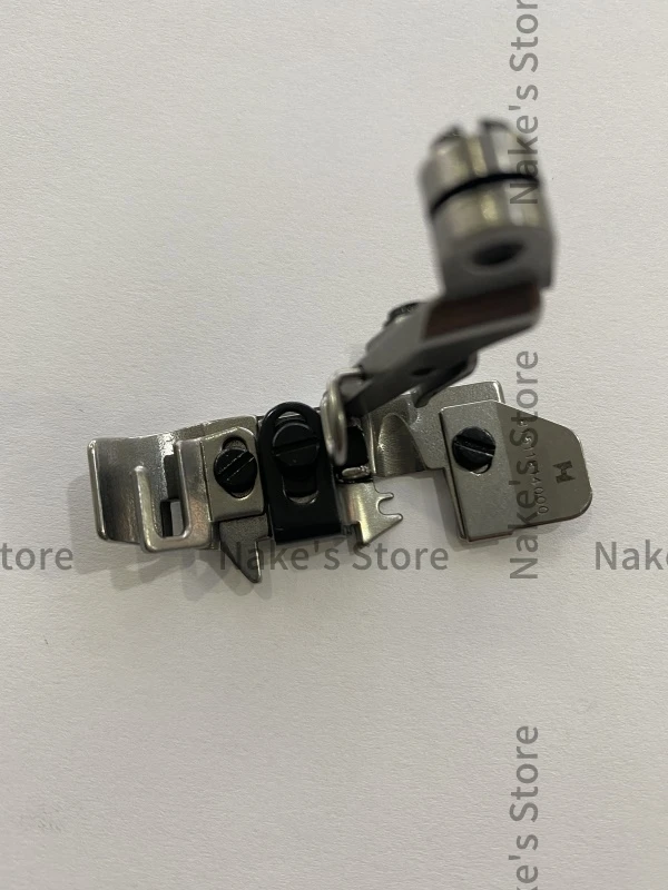 121-52963 Прижимная лапка, прочная лапка для плечевого ремня H для Juki 6700 6714 MO-3900 MO-6700, четырехпоточная лапка для шитья оверлока
121-52963 Прижимная лапка, прочная лапка для плечевого ремня H для Juki 6700 6714 MO-3900 MO-6700, четырехпоточная лапка для шитья оверлока