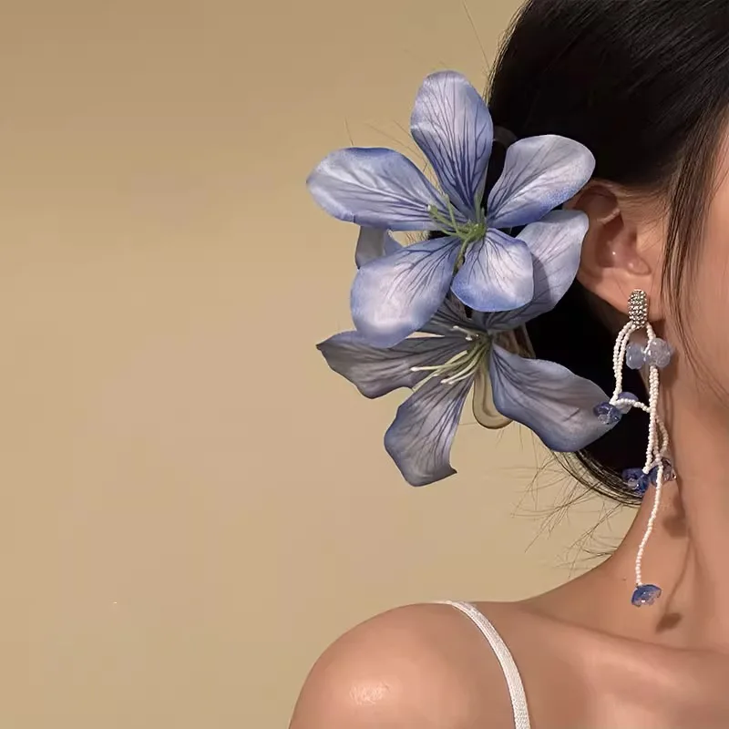 Cool blue simulated lily hairpin gentle temperament side clip sweet photo flower hair accessories
Cool blue simulated lily hairpin gentle temperament side clip sweet photo flower hair accessories
