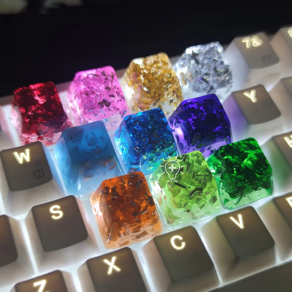 Multi-colored gold foil keycaps Personalized light-transmitting royal phantom halberd resin keycaps SA OEM Cherry
Multi-colored gold foil keycaps Personalized light-transmitting royal phantom halberd resin keycaps SA OEM Cherry