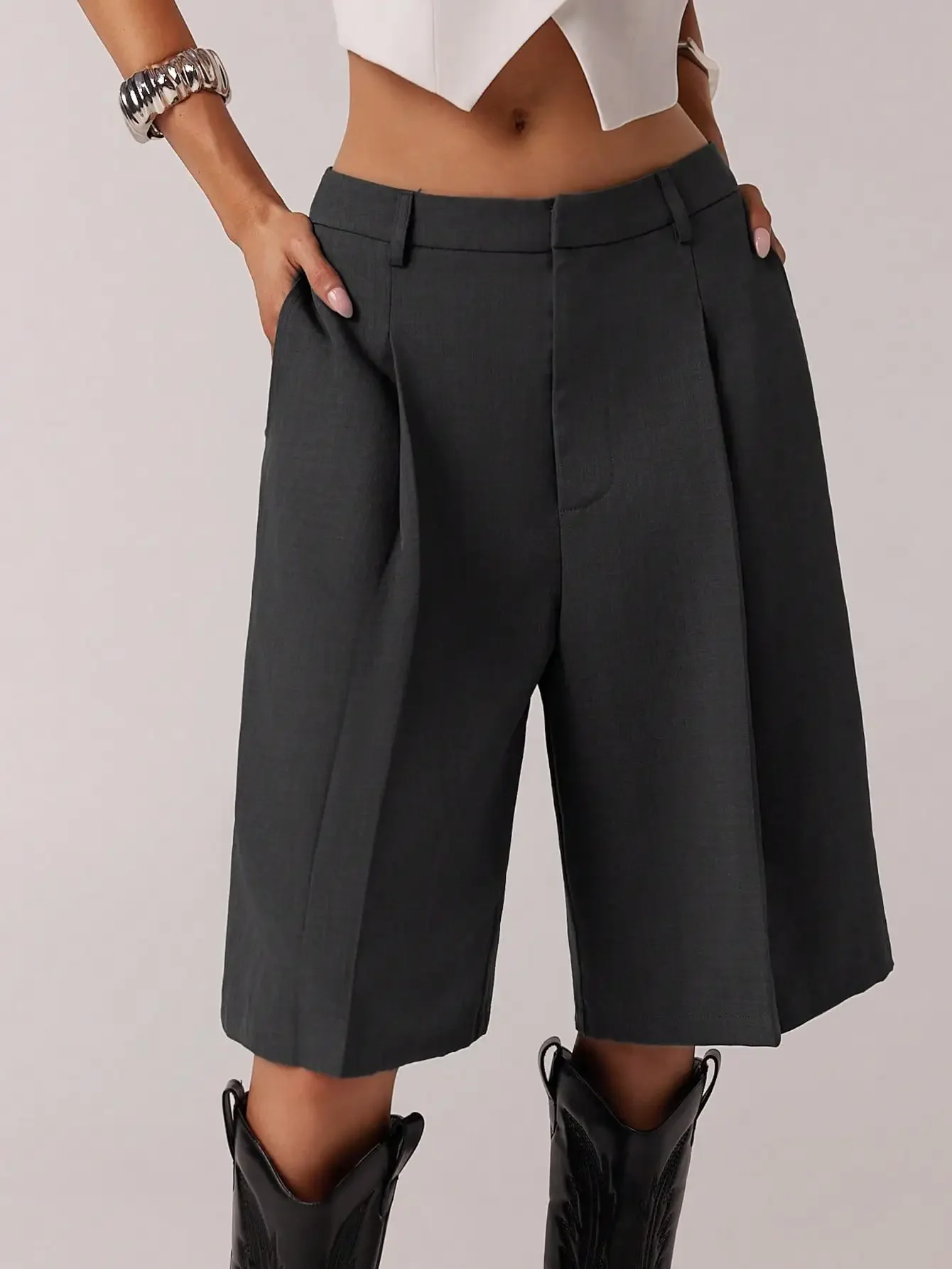 Spring Simple Commuting Gray Bermuda Women Shorts Suit
Spring Simple Commuting Gray Bermuda Women Shorts Suit