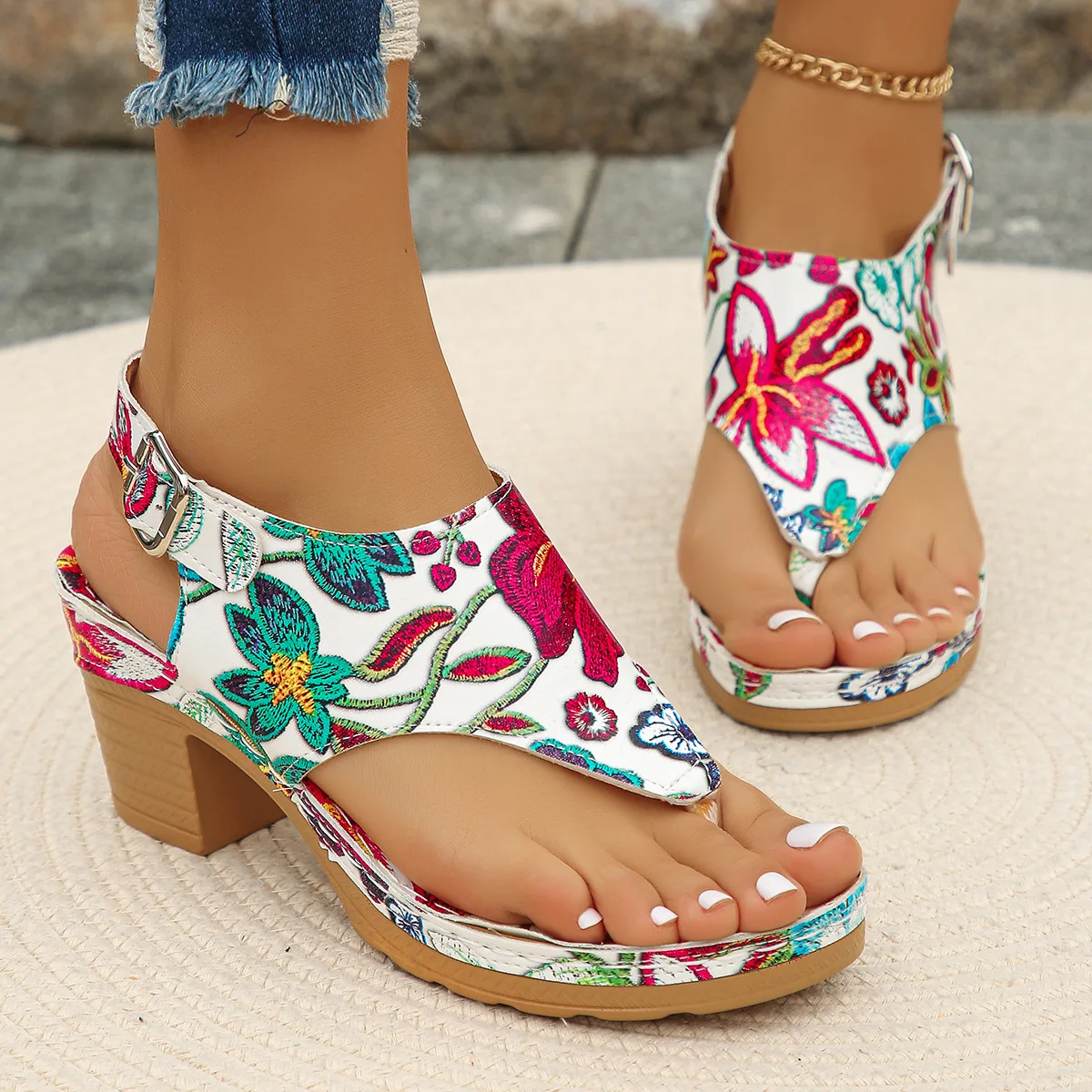 Women Sandals Summer New Wedge Open Toed Shoes for Women Fashion Buckle Printing Beach Flip Flops Female Zapatos De Mujer
Women Sandals Summer New Wedge Open Toed Shoes for Women Fashion Buckle Printing Beach Flip Flops Female Zapatos De Mujer