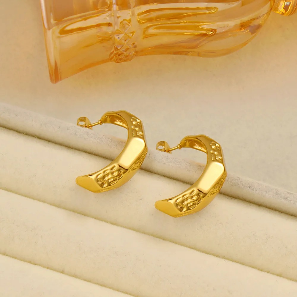 DIY accessories Simple Cool Wind 18k Gold Stainless Steel Earrings Irregular Texture Pleated Design Stud Earrings Factory Wholes
DIY accessories Simple Cool Wind 18k Gold Stainless Steel Earrings Irregular Texture Pleated Design Stud Earrings Factory Wholes