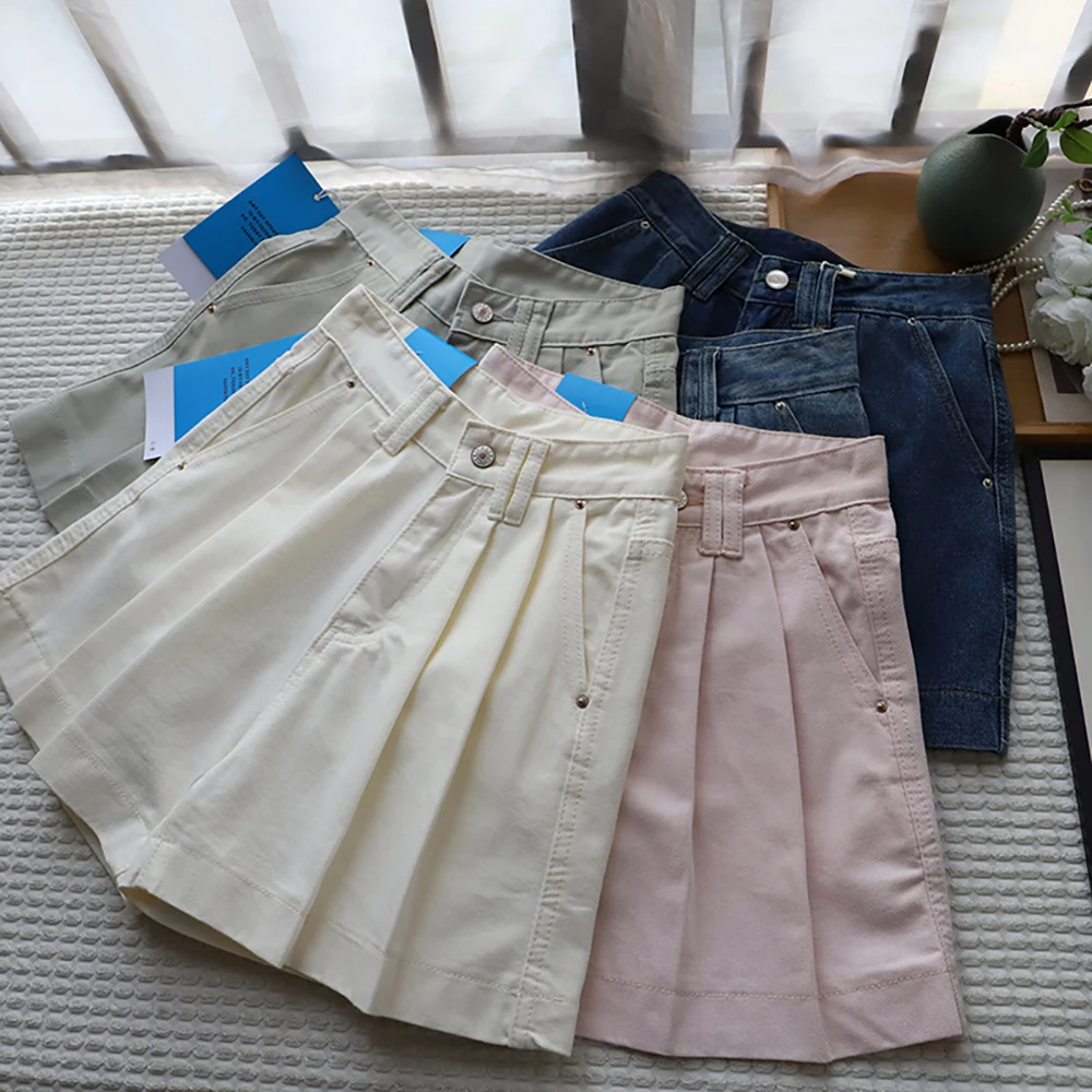 2025 Summer Women Denim Shorts Fashion High Waist Pleated A-line Shorts Korean Style Wide Leg Shorts Female Casual Hot Pants
2025 Summer Women Denim Shorts Fashion High Waist Pleated A-line Shorts Korean Style Wide Leg Shorts Female Casual Hot Pants