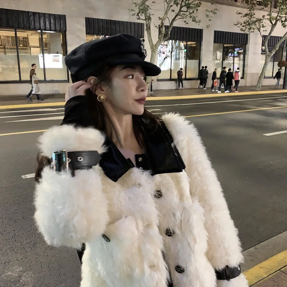Warm Women 2023 Faux Fur Jacket Winter Casual Patchwork Wool Fur Coat Fashion Long Sleeve Loose Female Thick Outwear Z123
Warm Women 2023 Faux Fur Jacket Winter Casual Patchwork Wool Fur Coat Fashion Long Sleeve Loose Female Thick Outwear Z123