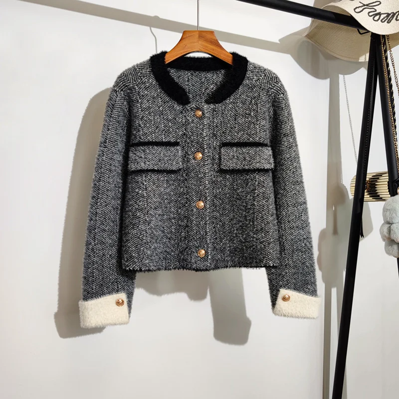 Sweater Fragrant Coat Women's Autumn Winter New Relaxed Short Temperament Celebrity Luxury Knitted Cardigan Top
Sweater Fragrant Coat Women's Autumn Winter New Relaxed Short Temperament Celebrity Luxury Knitted Cardigan Top