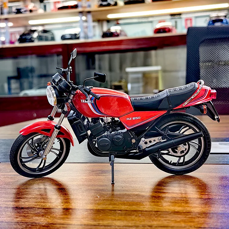 1:12 YAMAHA RZ250 RD250LC Alloy Classic Sports Motorcycle Model Diecasts Street Cross-country Racing Motorcycle Model Kids Gifts
1:12 YAMAHA RZ250 RD250LC Alloy Classic Sports Motorcycle Model Diecasts Street Cross-country Racing Motorcycle Model Kids Gifts
