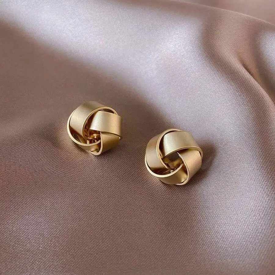2pcs Maillard Earrings, Beige & Gold Color Earrings For Women, Niche Design, French Retro Elegant Earrings, Warm Color Earrings
2pcs Maillard Earrings, Beige & Gold Color Earrings For Women, Niche Design, French Retro Elegant Earrings, Warm Color Earrings