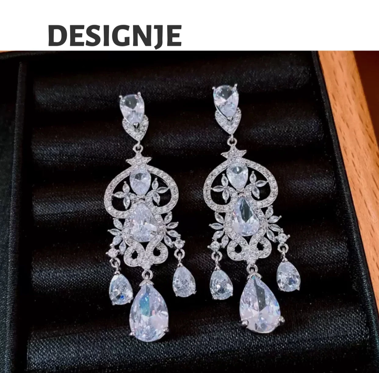 French Silver Needle Zircon Water Drop Flowing Fringe Earrings: High-end, Fashionable, Elegant, Luxurious Earrings for Women
French Silver Needle Zircon Water Drop Flowing Fringe Earrings: High-end, Fashionable, Elegant, Luxurious Earrings for Women