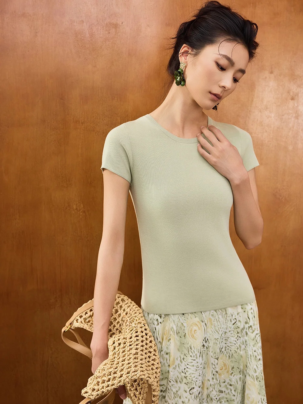 Jiancha Summer Oxygen Practicalism Silk Rayon round Neck Knitted Top Light Floral Rain Design Comfortable Loose Fit Women's T...
Jiancha Summer Oxygen Practicalism Silk Rayon round Neck Knitted Top Light Floral Rain Design Comfortable Loose Fit Women's T...