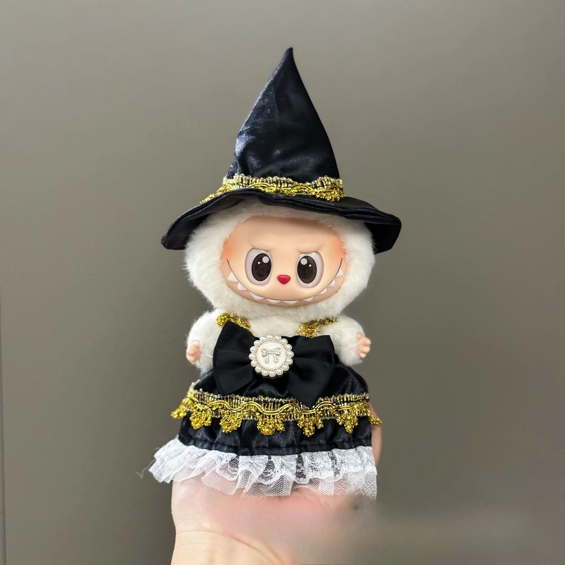 17cm Labubu Doll Halloween Outfit Set Witch Pumpkin Costume Soft Plush Accessories Hot Sale
17cm Labubu Doll Halloween Outfit Set Witch Pumpkin Costume Soft Plush Accessories Hot Sale