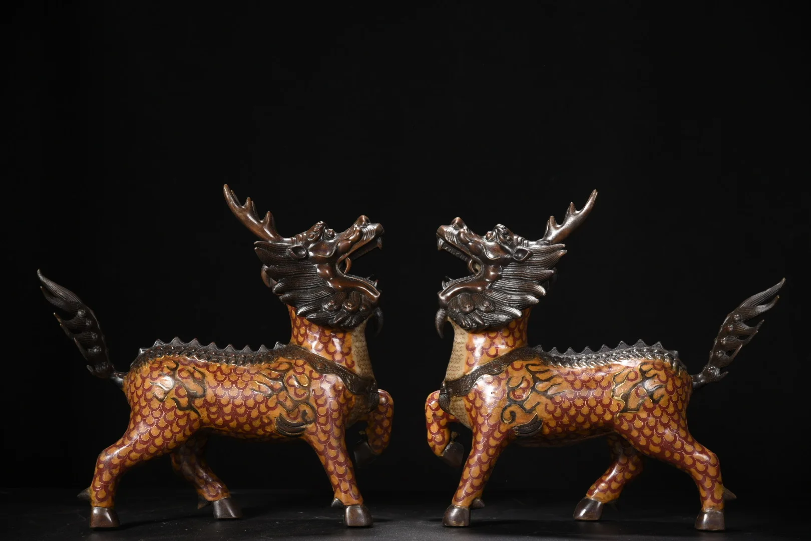 13"Old China Collections Old Bronze Cloisonne Enamel Kirin Statue A Pair Mythical Animals Amass wealth Town House Exorcism
13"Old China Collections Old Bronze Cloisonne Enamel Kirin Statue A Pair Mythical Animals Amass wealth Town House Exorcism