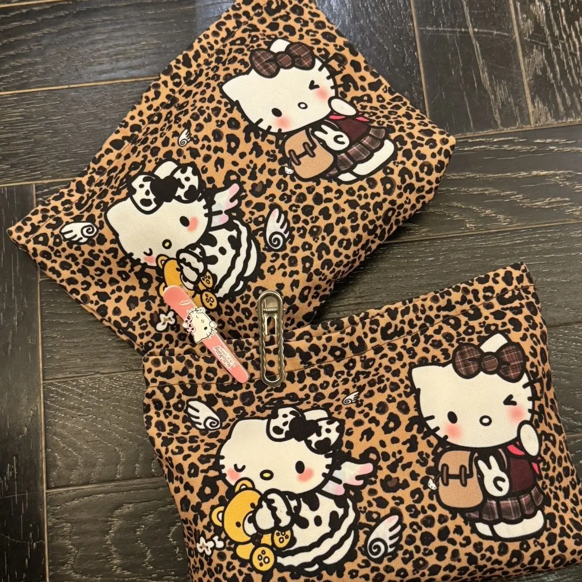 Kawaii Hello Kitty Leopard Niche Katie Original Autumn Burst Cosmetic Bag Storage Portable Simple Style Cartoon Large Lapacity 
Kawaii Hello Kitty Leopard Niche Katie Original Autumn Burst Cosmetic Bag Storage Portable Simple Style Cartoon Large Lapacity