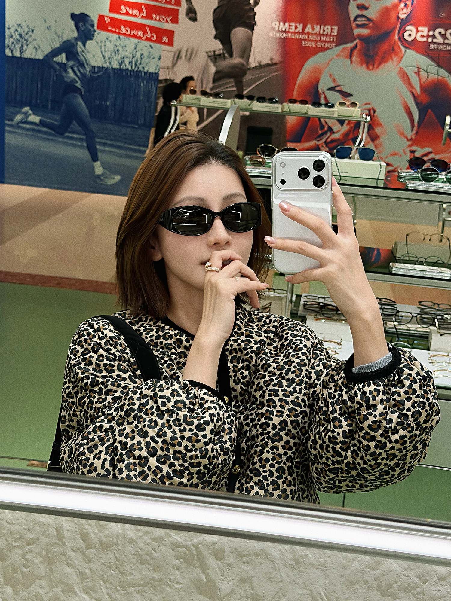 Дизайнерская шерстяная куртка с леопардовым принтом, круглым вырезом, на одной пуговице, с длинными рукавами, женская верхняя одежда
Дизайнерская шерстяная куртка с леопардовым принтом, круглым вырезом, на одной пуговице, с длинными рукавами, женская верхняя одежда