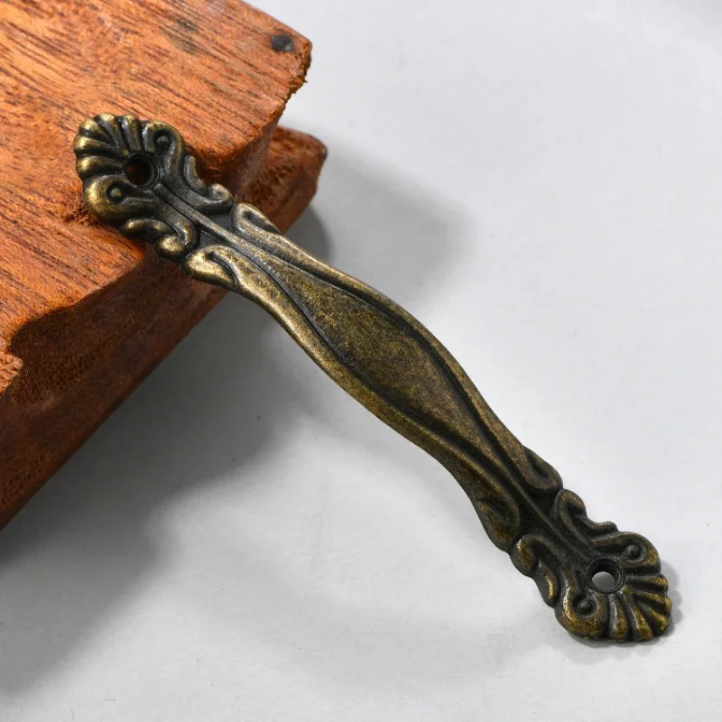 20pcs Antique Bronze Handle w/screws Vintage Knob Flower Pull Furniture Kitchen Cabinet Drawer Zinc Alloy Old European wardrobes
20pcs Antique Bronze Handle w/screws Vintage Knob Flower Pull Furniture Kitchen Cabinet Drawer Zinc Alloy Old European wardrobes
