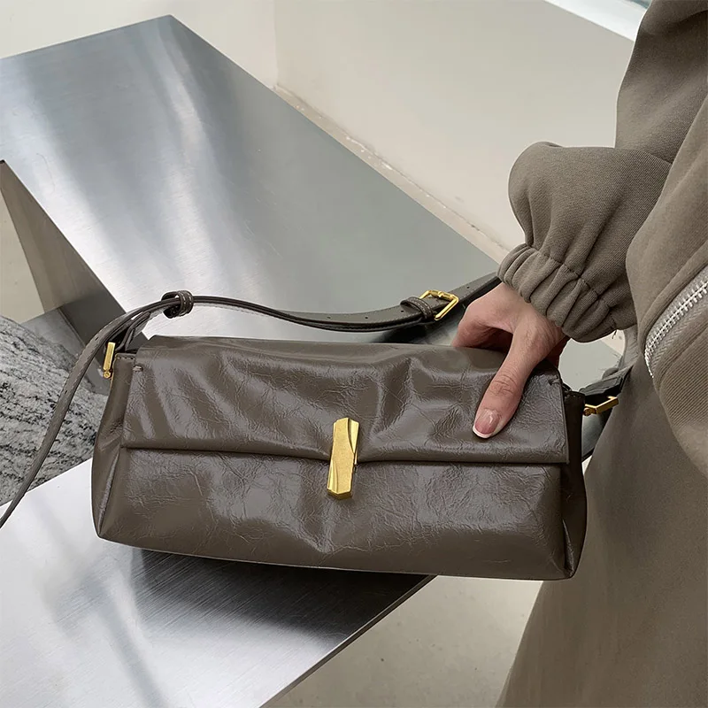 2025 Spring New Women's Bag Folding Flap Lock Bag Fashion Pu Oil Wax Leather Shoulder Bag Large Capacity Clutch Bag Crossbody Ba
2025 Spring New Women's Bag Folding Flap Lock Bag Fashion Pu Oil Wax Leather Shoulder Bag Large Capacity Clutch Bag Crossbody Ba