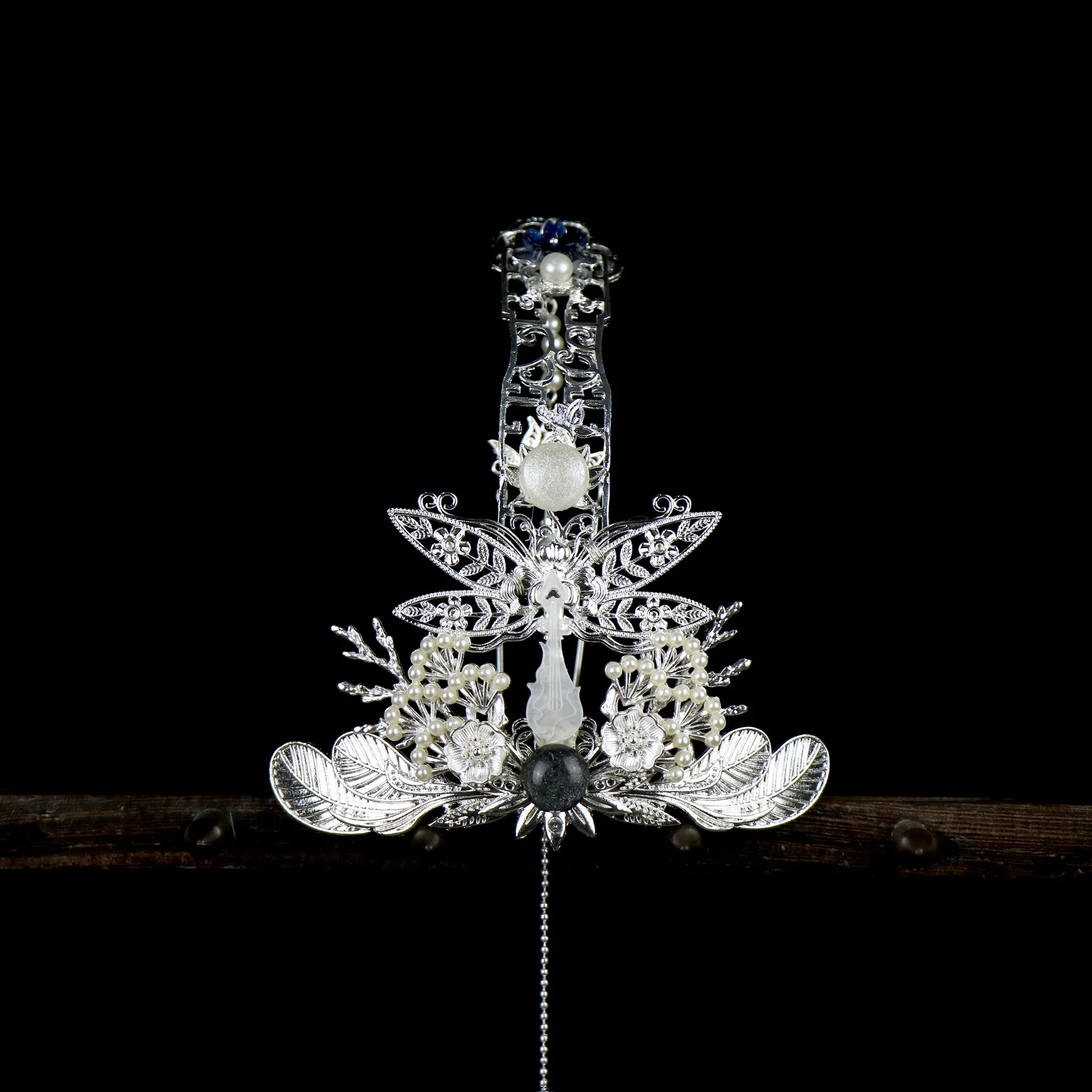 Women's Silver-plated Flower Pearl Hair Stick With Long Tassel Chinese Hanfu Headdress
Women's Silver-plated Flower Pearl Hair Stick With Long Tassel Chinese Hanfu Headdress