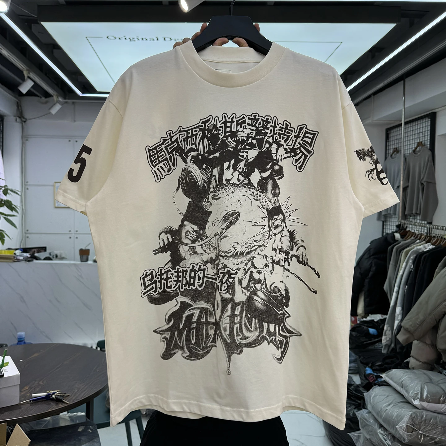 American Retro Ro Cartoon Letter Print ort Sve Oversize Casual Top for Men And Women Trendy round Ne T-irt
American Retro Ro Cartoon Letter Print ort Sve Oversize Casual Top for Men And Women Trendy round Ne T-irt