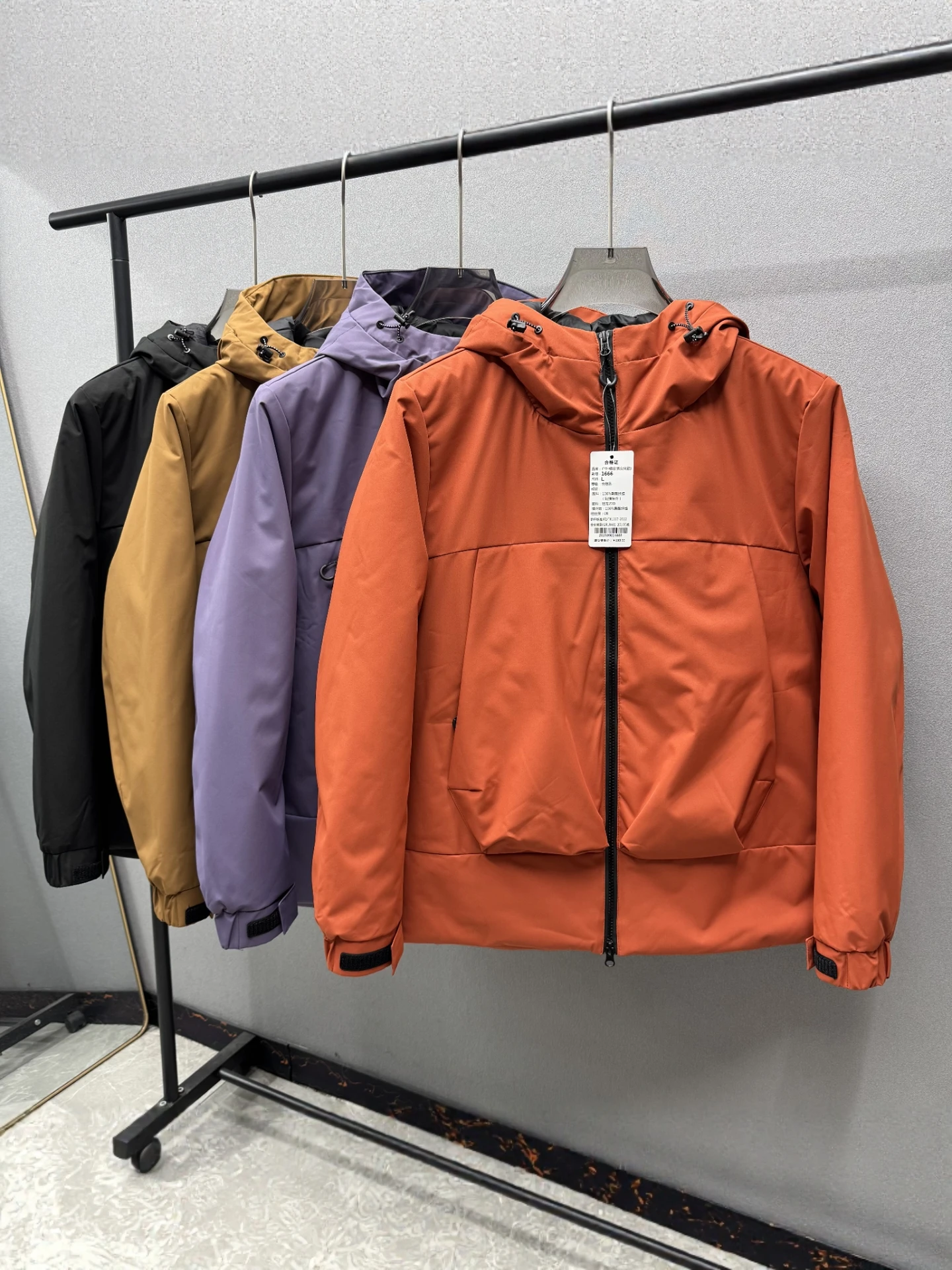 Модная теплая хлопковая куртка для мужчин с капюшоном, длинными рукавами, утолщенная, повседневная, в городском стиле, из полиэфирного волокна
Модная теплая хлопковая куртка для мужчин с капюшоном, длинными рукавами, утолщенная, повседневная, в городском стиле, из полиэфирного волокна